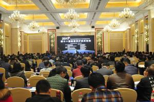 第十一屆（2017）路面養(yǎng)護(hù)技術(shù)論壇開幕 高遠(yuǎn)展位前人氣火爆