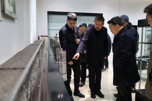 湖南洞口縣委書(shū)記吳韜到訪(fǎng)高遠(yuǎn)路業(yè)集團(tuán)并簽訂合作框架協(xié)議