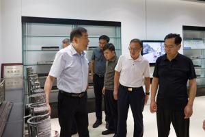 省發(fā)改委、省財(cái)政廳領(lǐng)導(dǎo)到公路養(yǎng)護(hù)裝備國(guó)家工程研究中心調(diào)研